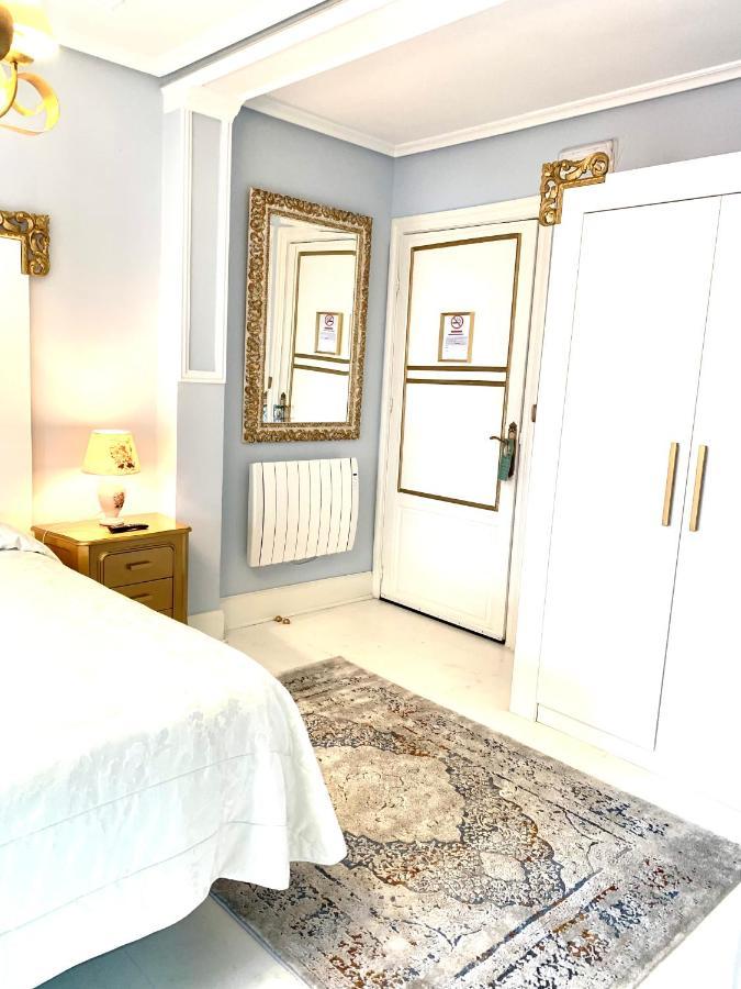 Hostal Boutique Puerta Del Sol Торрелавега Экстерьер фото