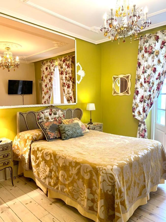 Hostal Boutique Puerta Del Sol Торрелавега Экстерьер фото